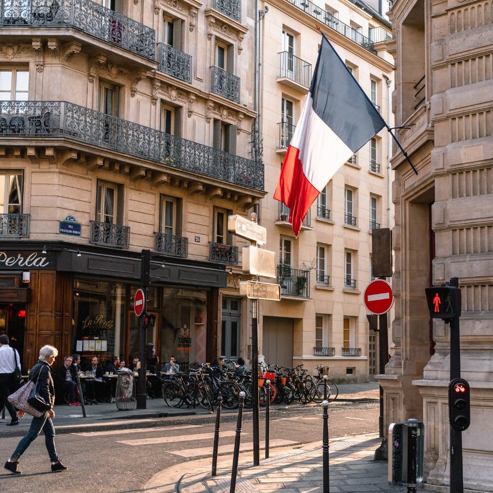 Merde! Znowu Francja - Smutny świat kultury