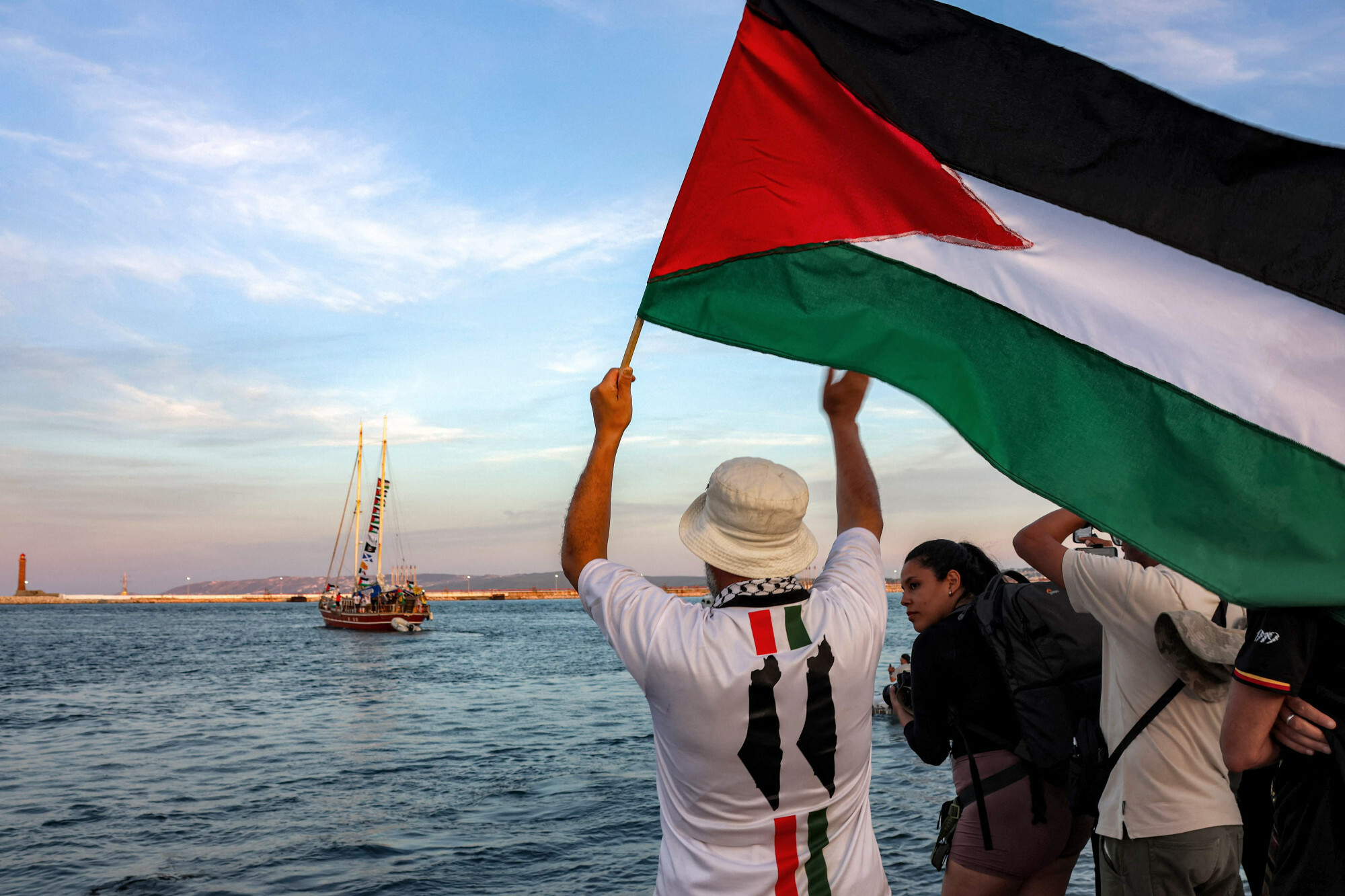 Flotylla z pomocą humanitarną zaatakowana. Czy Gaza ma szansę otrzymać pomoc?