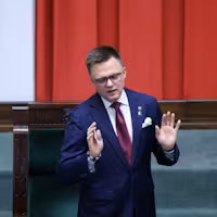 Szymon Hołownia rezygnuje, ale stawia warunki. Przetasowania w Polsce 2050